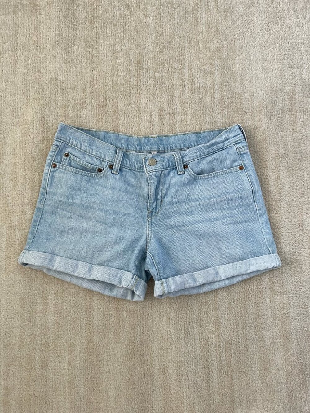 Levi’s Rolled Cuff Denim Jean Shorts Light Wash Blue 29